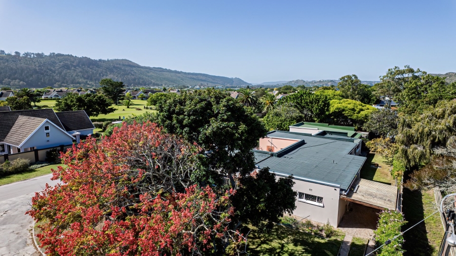 5 Bedroom Property for Sale in The Island Western Cape